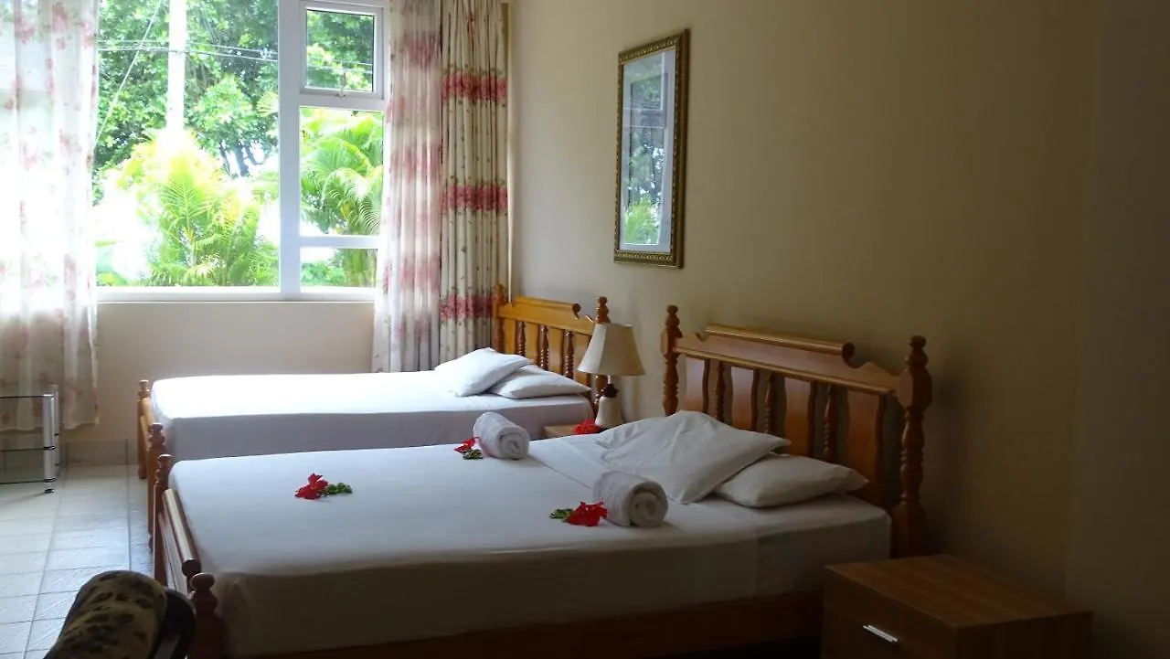 Reef Holiday Apartments Anse aux Pins