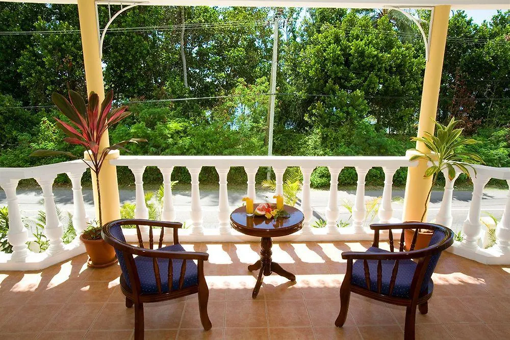 Reef Holiday Apartments Anse aux Pins Seychellen